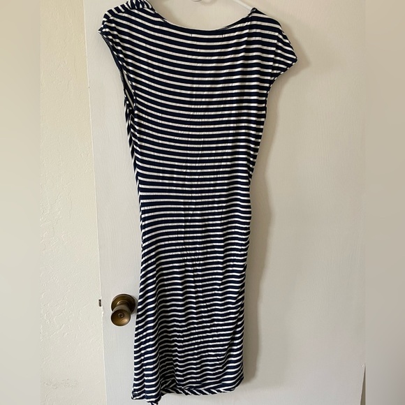 Women’s Max Studio navy and white striped dress size large in EUC. - Picture 3 of 3